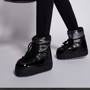 South Beach Lace Up Snow Boot in Black/Silver